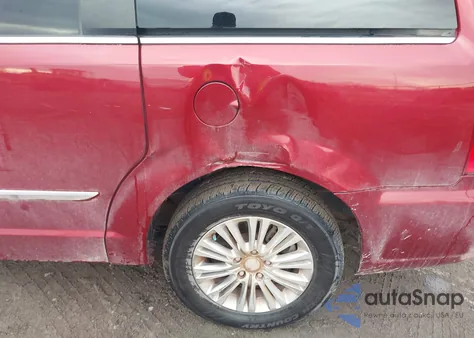 2014 Chrysler Town & Country Touring-L 30Th Anniversary z USA, uszkodzony, nr VIN 2C4RC1CGXER374285